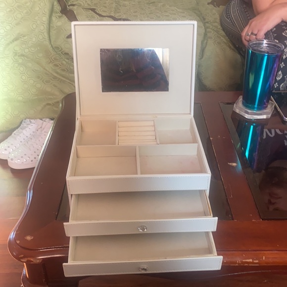 Jewelry box - Picture 2 of 4